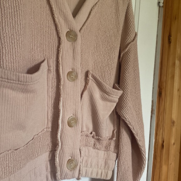 Cropped Button-Up Sweater - Picture 2 of 4